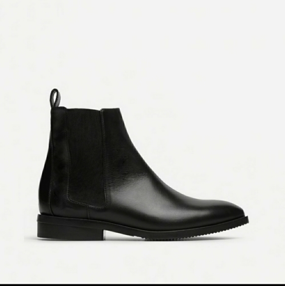 Everlane Shoes - Everlane modern chelsea boots black leather italy